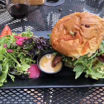 Sunriver Brewing Co - Galveston Pub - Pub burger - Brewpubs Near Me - Bend, Oregon Sunriver Brewing Co - Galveston Pub - Pub burger - Brewpubs Near Me - Bend, Oregon