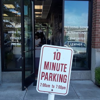 Highlands Cleaners - Entrance through the Parking Lot - Dry Cleaning Near Me - Issaquah, Washington