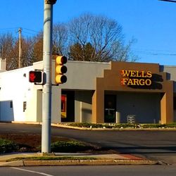 Wells Fargo Bank - Wells Fargo, Newtown Square -- storefront