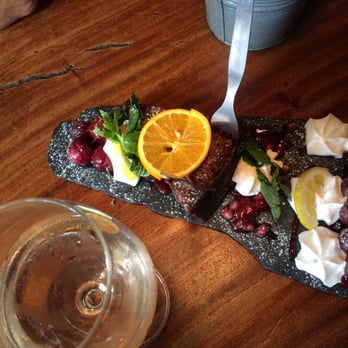 Cruzes Credo - Chocolate cake with whipped cream, cherries, oranges, lime, grapes and pomegranate. Incredible. - Vegan Near Me - Lisbon, 11
