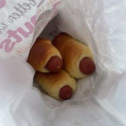 Hot dog buns