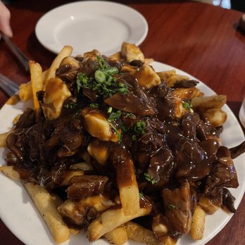 Tavern 519 - Prime rib poutine on fries - American Near Me - Frenchtown, New Jersey Tavern 519 - Prime rib poutine on fries - American Near Me - Frenchtown, New Jersey