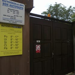 Autoškola DPI - Za těmito vraty se to vše odehrává.