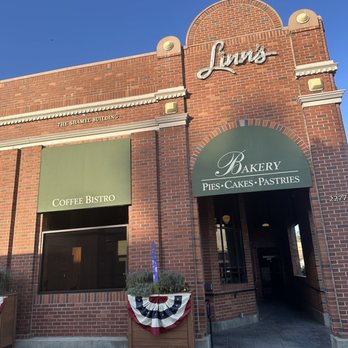 Linn's Restaurant - Entrance - American Near Me - Cambria, California Linn's Restaurant - Entrance - American Near Me - Cambria, California