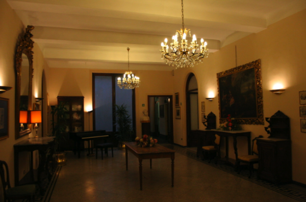 Royal Victoria Hotel by null