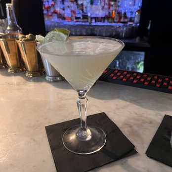 1928 Beacon Hill - Classic Gimlet at the bar - American Near Me - Boston, Massachusetts 1928 Beacon Hill - Classic Gimlet at the bar - American Near Me - Boston, Massachusetts