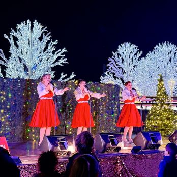 Christmas - Christmas singers at Enchant LA 2025 - Gift Shops Near Me - North Pole, Alaska