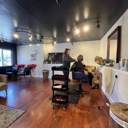 Sacred Stylist - Doing what I love at Foils Beauty Lounge!