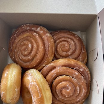 Lucky’s Donuts - Cinnamon roll and glazed doughnuts - Donuts Near Me - El Segundo, California Lucky’s Donuts - Cinnamon roll and glazed doughnuts - Donuts Near Me - El Segundo, California