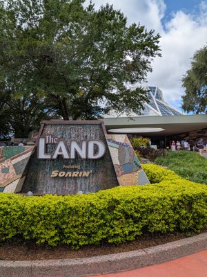 Soarin' Around the World by null