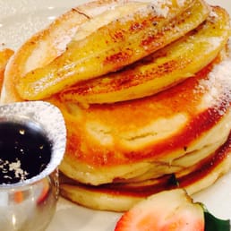 Buttermilk pancakes - with banana or berries Buttermilk pancakes - with banana or berries