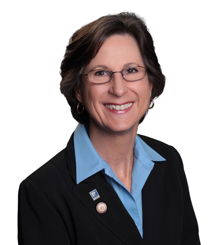 PAM TUCKERBROKER ASSOCIATE AT GREATER ORLANDO REALTY USA 1188