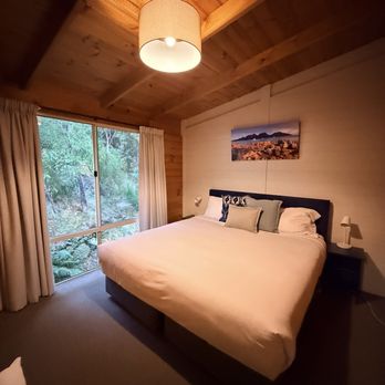 Stewarts Bay Lodge - Bedroom - Hotels Near Me - TAS, TAS