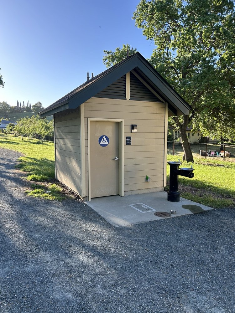 Howe Homestead Park Logo