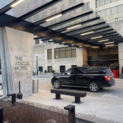 Lightning Limousine & Transportation