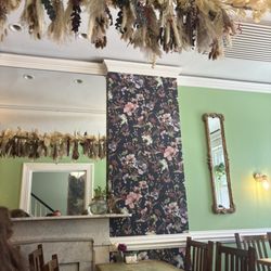 Roots Cafe - Interior