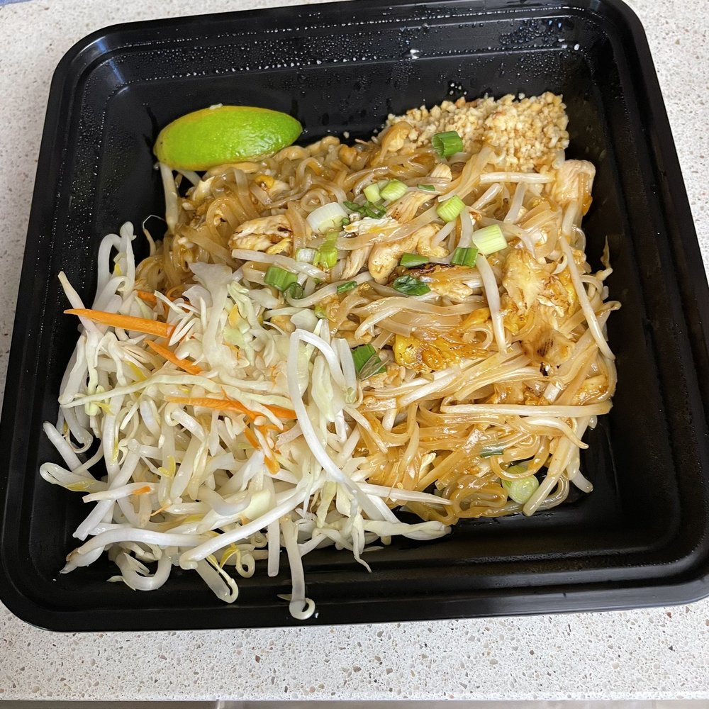 Hae Ha Thai - Pai Thai Fried Rice w/ chicken - Thai Near Me - Kennewick, Washington Hae Ha Thai - Pai Thai Fried Rice w/ chicken - Thai Near Me - Kennewick, Washington
