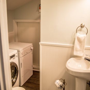 Sea Cabins - Upstairs bathroom/shower/washer/dryer. Sea Cabin 7D. - Apartments Near Me - Miramar Beach, Florida