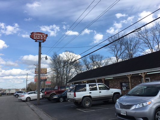 Smokey Pig Bar-B-Q by null
