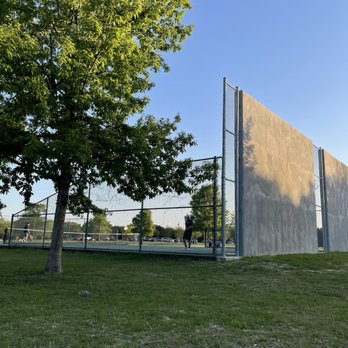 Mary Moore Searight Metropolitan Park - Tennis wall - Parks Near Me - Austin, Texas Mary Moore Searight Metropolitan Park - Tennis wall - Parks Near Me - Austin, Texas
