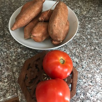 Britt's Farm - Sweet potatoes & tomatoes - Farmers Market Near Me - Manhattan, Kansas