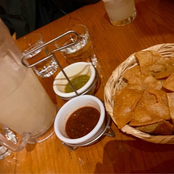 Hecho En Mexico - Housemade Tomatillo and some dark pepper mild salsa with fresh crispy tortillas chips - Mexican Near Me - San Miguel de Allende, GUA Hecho En Mexico - Housemade Tomatillo and some dark pepper mild salsa with fresh crispy tortillas chips - Mexican Near Me - San Miguel de Allende, GUA