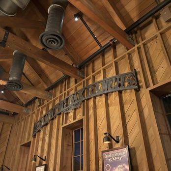 D-Luxe Burger - Burgers Near Me - Lake Buena Vista, Florida D-Luxe Burger - Burgers Near Me - Lake Buena Vista, Florida