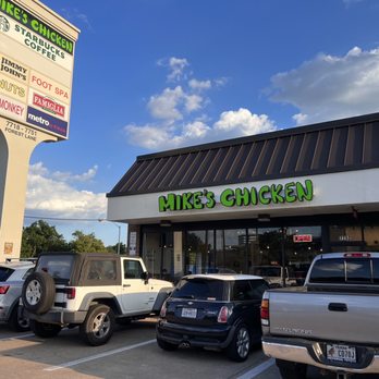 Mike's Chicken - cars parked in front of a restaurant - Chicken Shop Near Me - Dallas, Texas