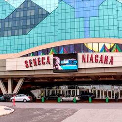 J&W Crown Limousines And Coachline - Seneca Niagara Casino and Resort... was in walking distance from Niagara Falls... great trip!!!