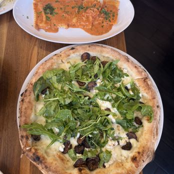 Quattro - Lobster Ravioli and Figs, Arugula & Goat Cheese pizza - Pizza Near Me - Boston, Massachusetts Quattro - Lobster Ravioli and Figs, Arugula & Goat Cheese pizza - Pizza Near Me - Boston, Massachusetts