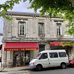 Le Paradise - Restaurant with Portuguese specialties.