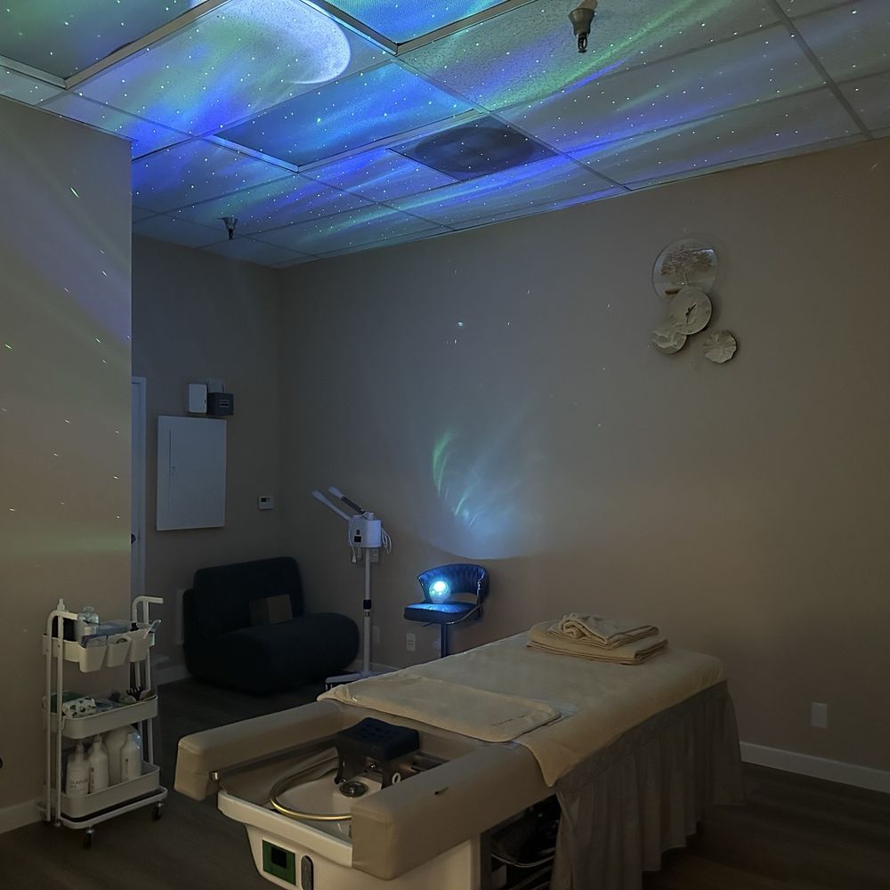 Wonderland Healing - More mood lighting for you to relax. - Day Spas Near Me - Camarillo, California