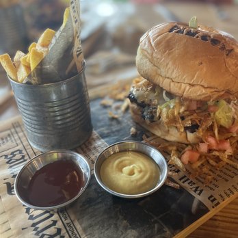 EL Patio Live By Restaurant - Pan con Frita Sandwich - Sandwiches Near Me - Hialeah, Florida