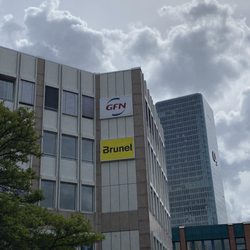 ... Blick auf das Gebäude ...