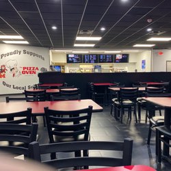 Pizza Oven - The dining room and counter
