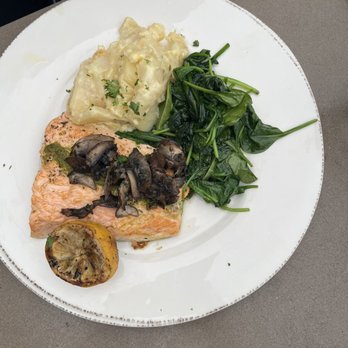 Bluewater Grill - Salmon - Seafood Near Me - Avalon, California