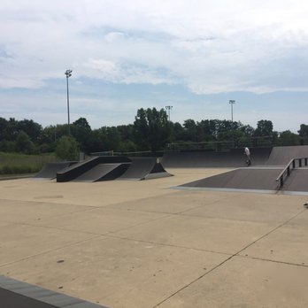 Community Park West Skatepark - Skate Parks Near Me - Glenview, Illinois Community Park West Skatepark - Skate Parks Near Me - Glenview, Illinois
