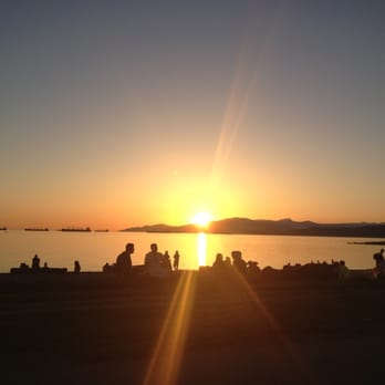 English Bay Beach Park - Sunset - Parks Near Me - Vancouver, British Columbia English Bay Beach Park - Sunset - Parks Near Me - Vancouver, British Columbia