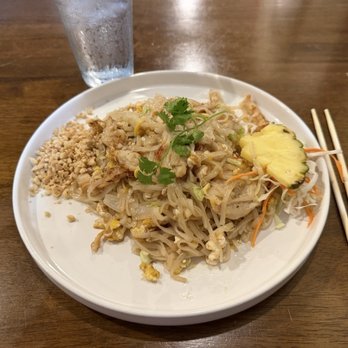 Suwannee Thai Cuisine - Chicken pad tai - Thai Near Me - Kearney, Nebraska Suwannee Thai Cuisine - Chicken pad tai - Thai Near Me - Kearney, Nebraska