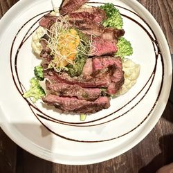 Queens Ferry Hotel - Angus Rib eye steak with chimichurri sauce and veggies
