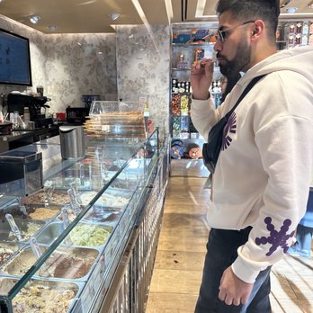 Venchi - Chocolatiers & Shops Near Me - New York, New York