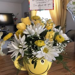 The Flower Lady - I live in south USA. Ordered flowers online from The Flower Lady to be delivered to my daughter in Wpg. Perfect! Thank you!