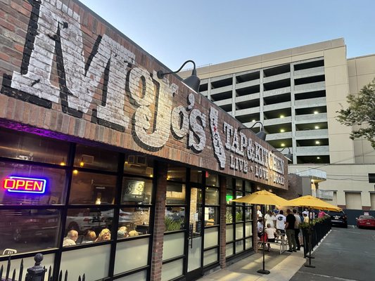 MoJo's Local Tap & Kitchen by null