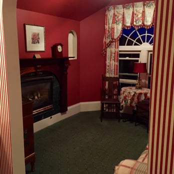Brigadoon Bed & Breakfast - Sitting area of suite 302. - Hotels Near Me - Mackinaw City, Michigan