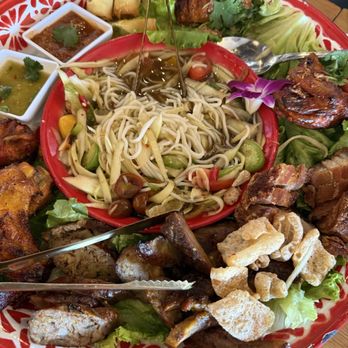 Na Nah Thong - Papaya chicken platter - Thai Near Me - Fresno, California Na Nah Thong - Papaya chicken platter - Thai Near Me - Fresno, California