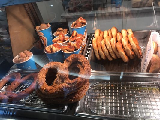 Auntie Anne's by null