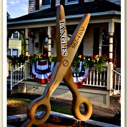 Tangles Hair Design - Front view of the salon.