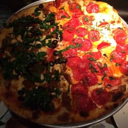 Cafe xbox - Pizza Sevilla y Peperoni con albahaca