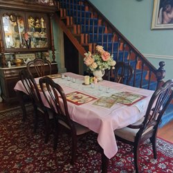 The Robin's Nest Bed & Breakfast - Part of the dining area.