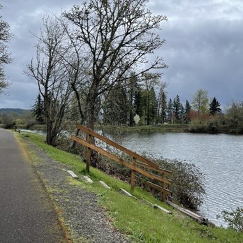 Cheadle Lake Park - Steps closer to lake for people to fish @ Cheadle Lake. - Lakes Near Me - Lebanon, Oregon